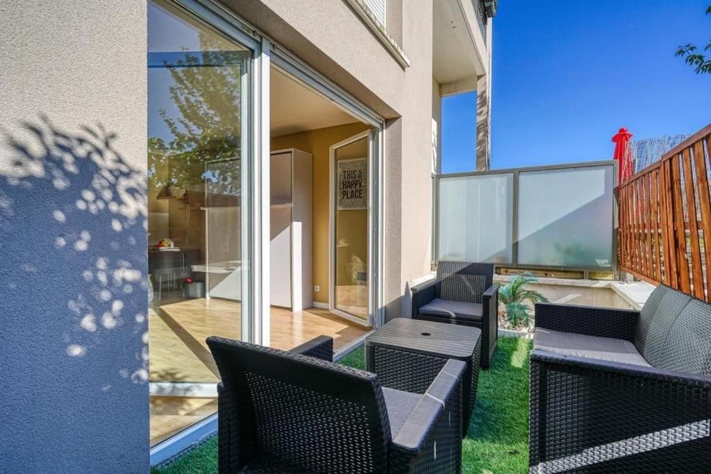 Charmant Studio Avec Terrasse Et Parking Корбей-Эссон Экстерьер фото