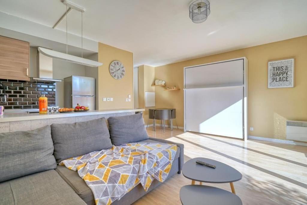 Charmant Studio Avec Terrasse Et Parking Корбей-Эссон Экстерьер фото